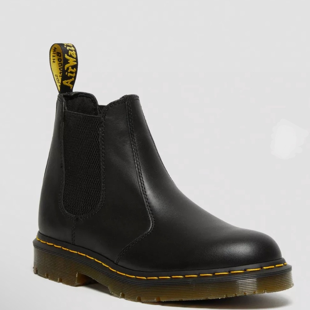Dr. Martens 2976 SLIP RESISTANT LEATHER CHELSEA BOOTS